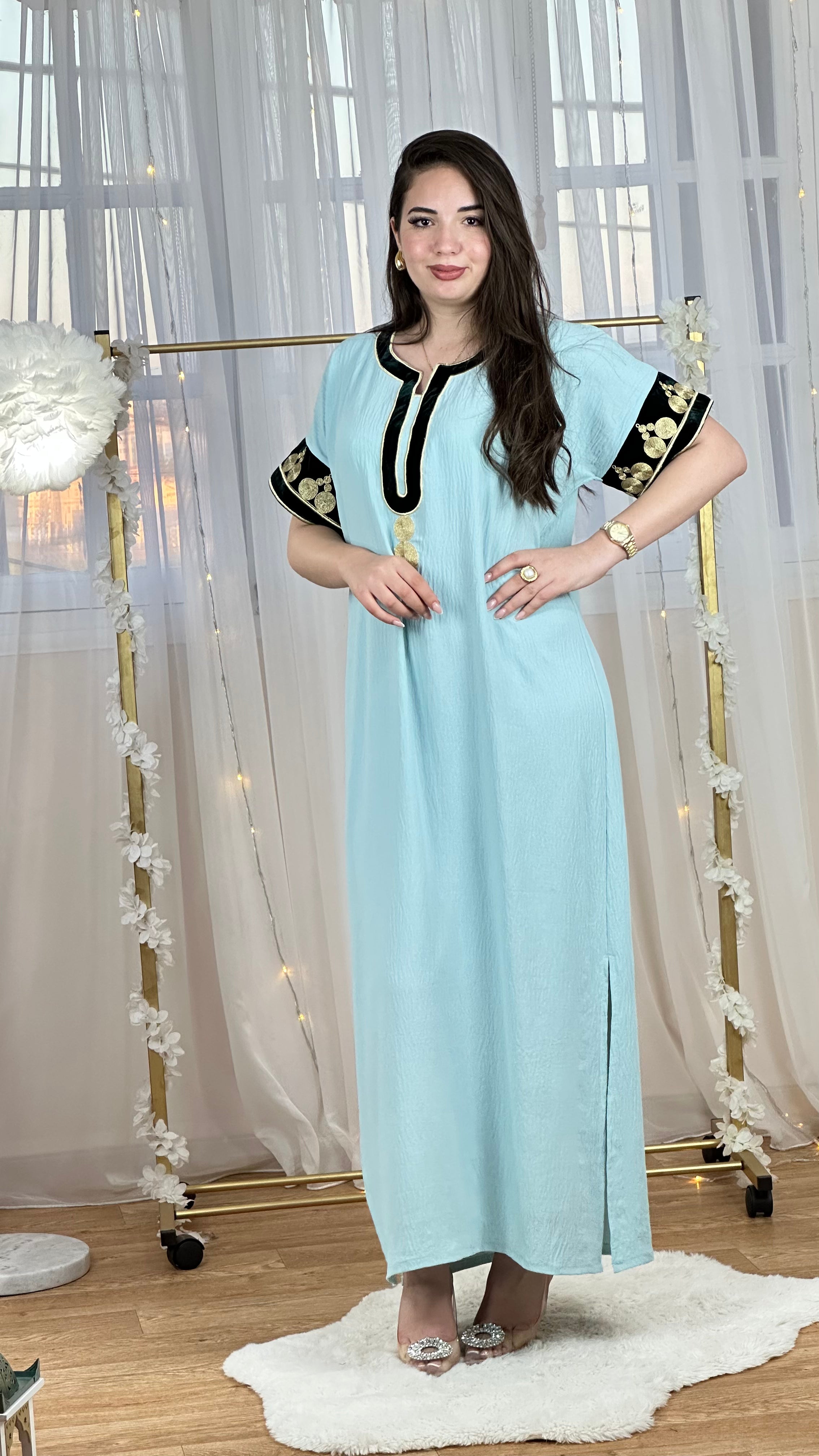 Robe Riya – Détail Brodé Élégant