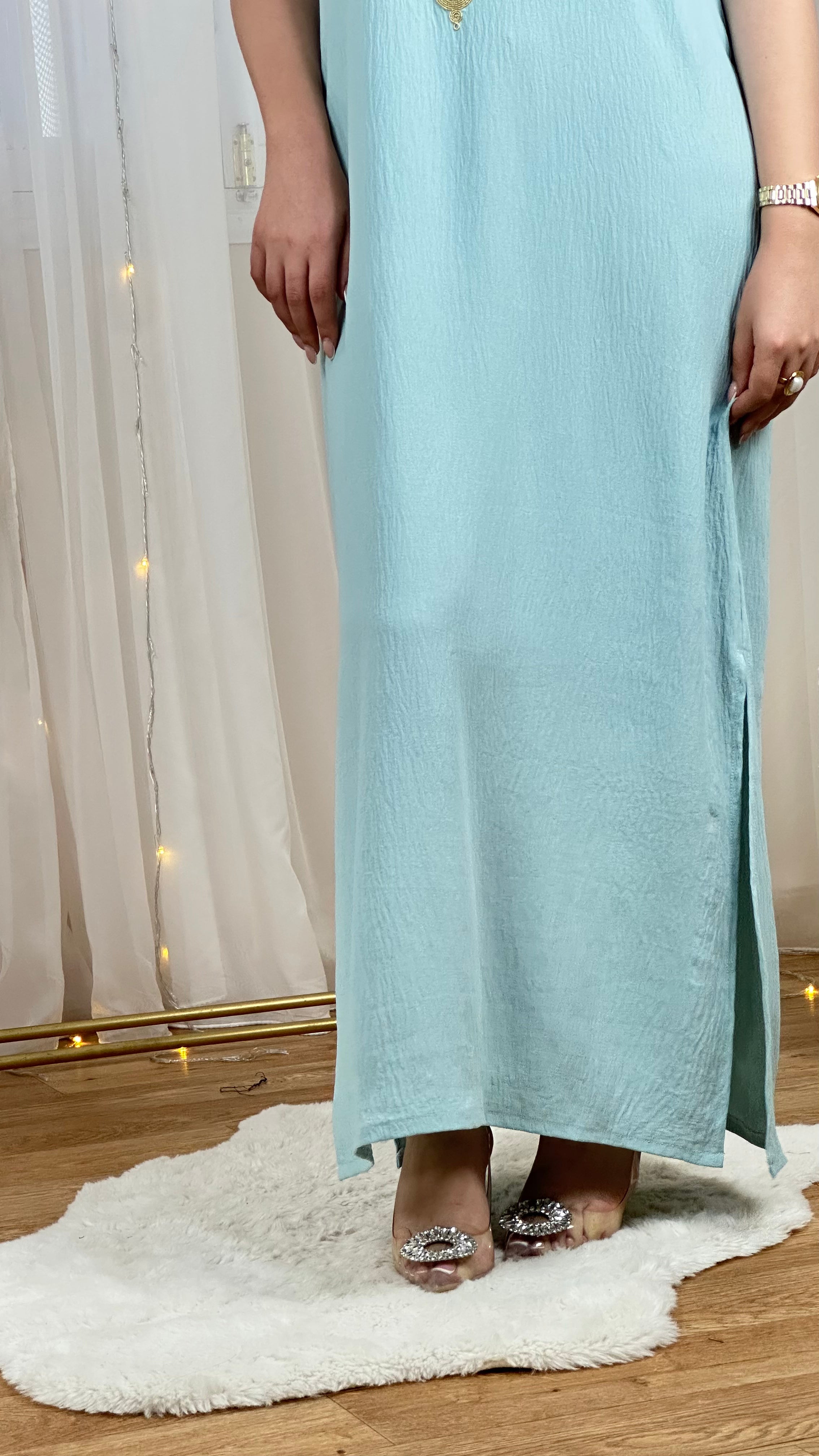 Robe Riya – Détail Brodé Élégant